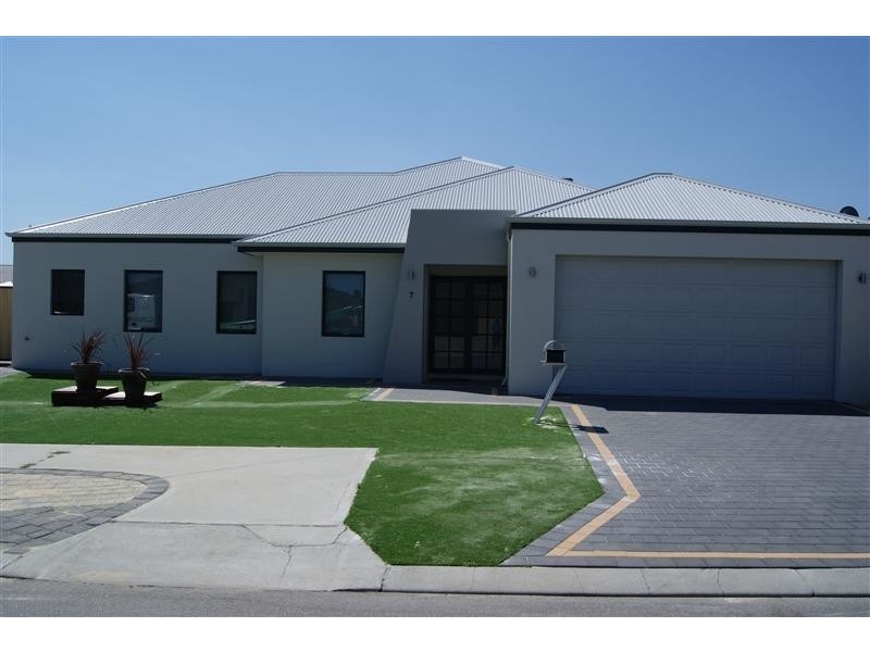 7 Redrobin Link, Tapping WA 6065