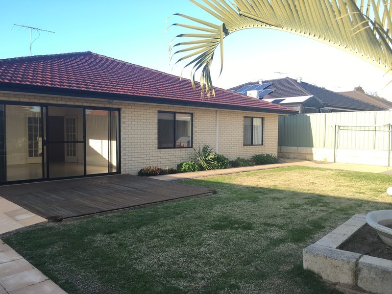 332 Kingsway, Landsdale WA 6065