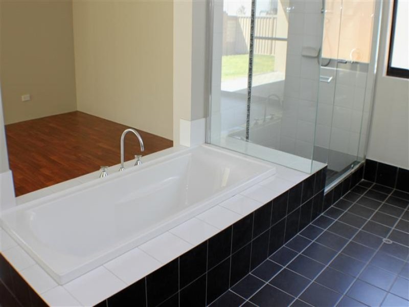 12 Eglinton Drive, Darch WA 6065