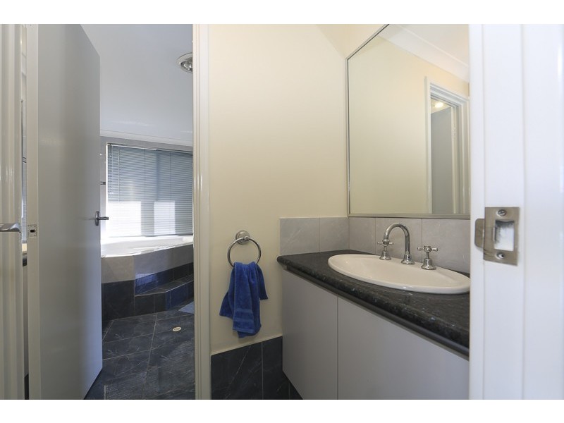 42 Dalecross Avenue, Madeley WA 6065