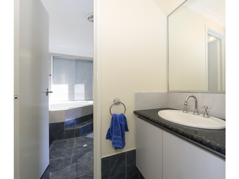 42 Dalecross Avenue, Madeley WA 6065