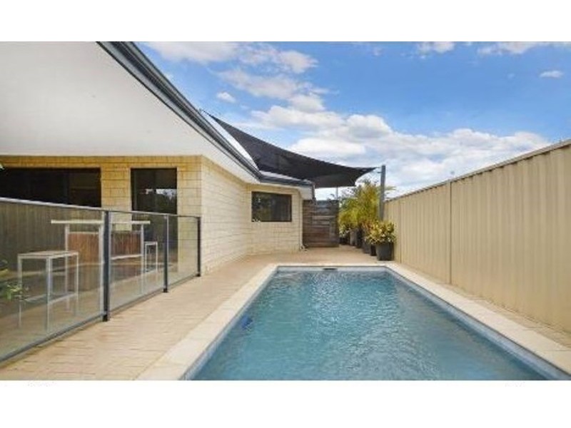 26 Sandringham Drive, Darch WA 6065