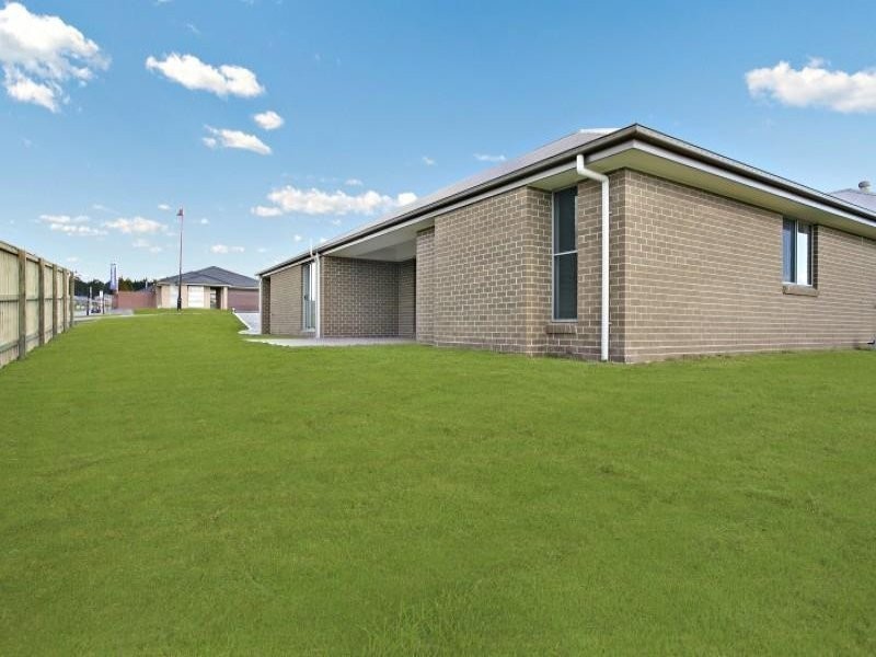 2 Grasshawk Drive, Thornton NSW 2322