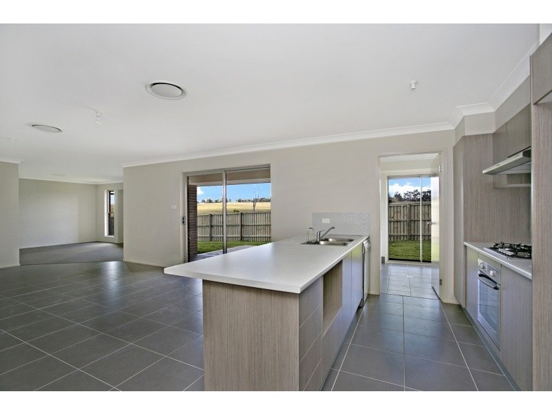 2 Grasshawk Drive, Thornton NSW 2322