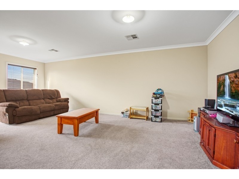 4 Bluestreak Way, Chisholm NSW 2322