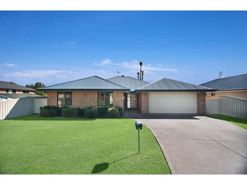 6 Centre Street, Greta NSW 2334