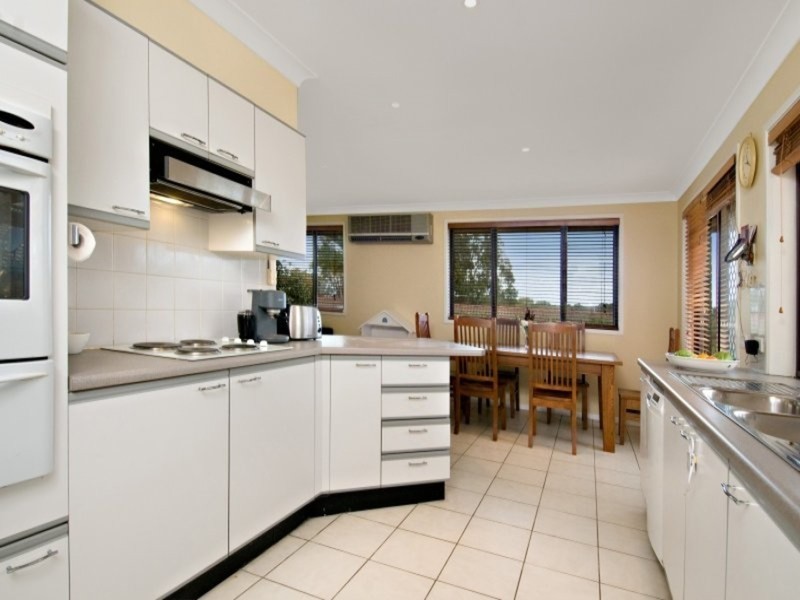 4 Hakea Parade, Medowie NSW 2318