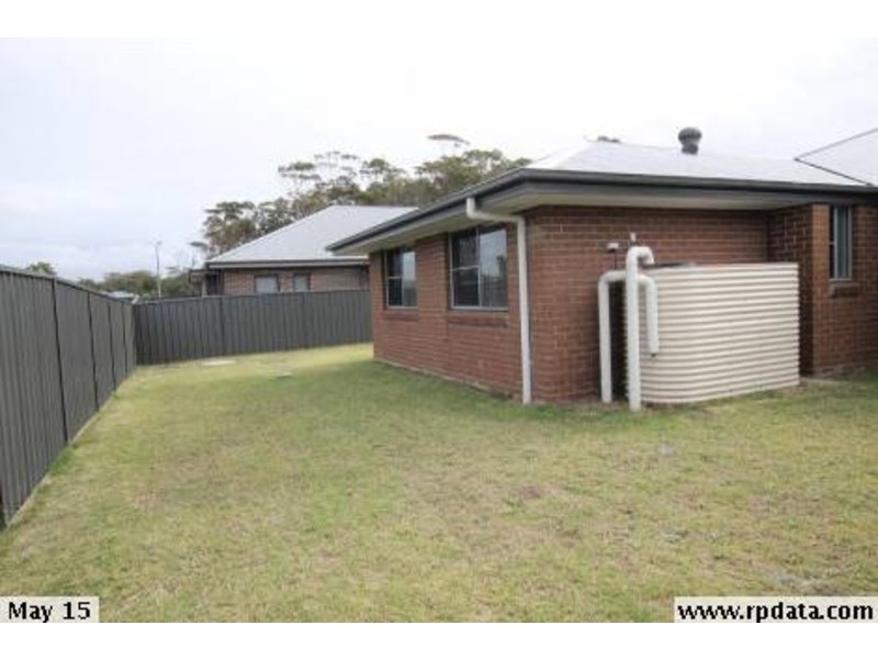 4 Water Street, Fern Bay NSW 2295