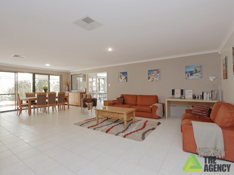 10 Davenport Promenade, Canning Vale WA 6155