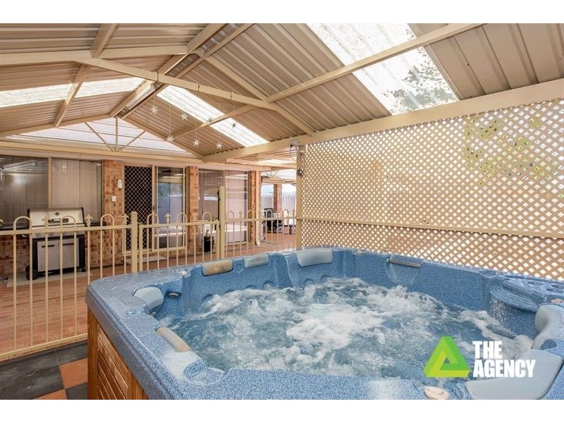 27 Pathfinder Road, Padbury WA 6025