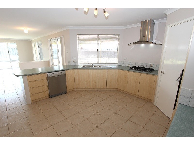 7 Aldenham Heights, Halls Head WA 6210