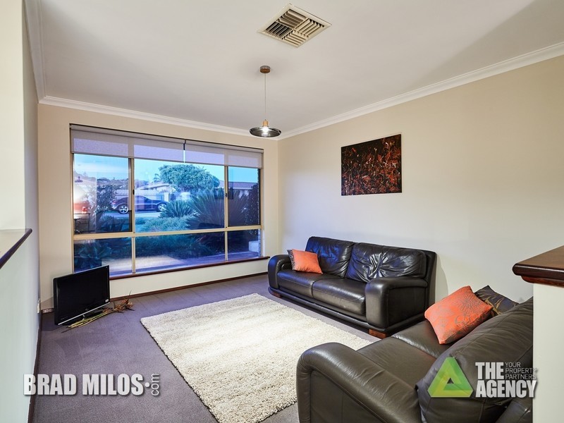 10 Lawson Place, Munster WA 6166