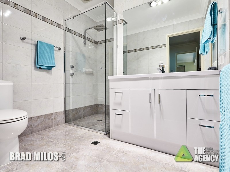 10 Lawson Place, Munster WA 6166