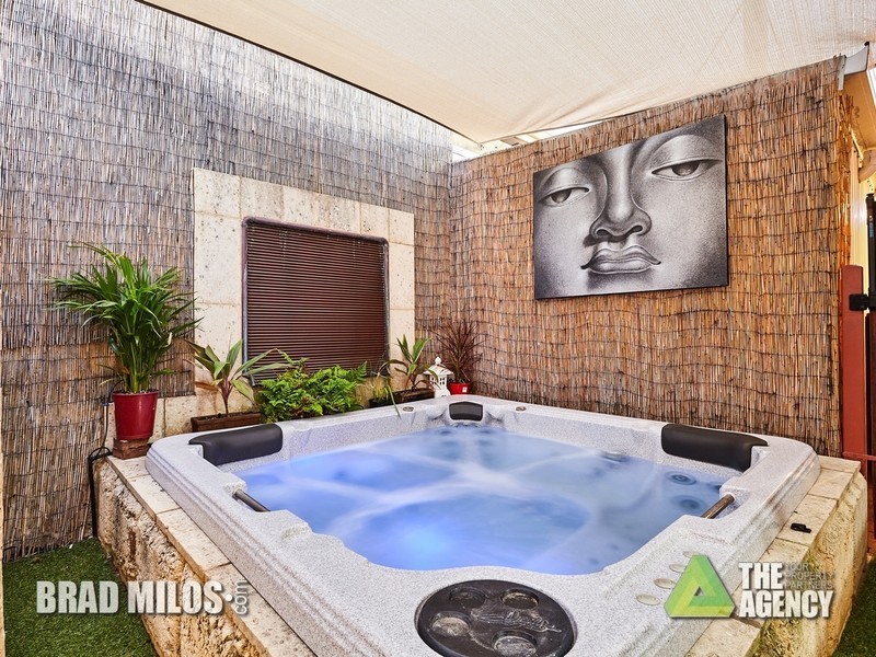 10 Lawson Place, Munster WA 6166