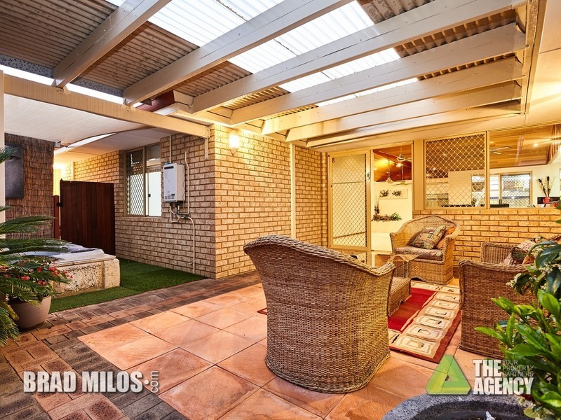 10 Lawson Place, Munster WA 6166