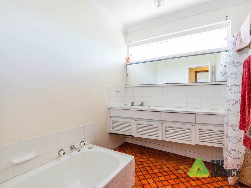 5 Pomeroy Place, Carine WA 6020