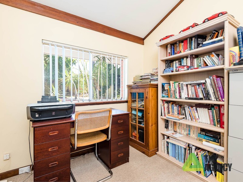 5 Pomeroy Place, Carine WA 6020