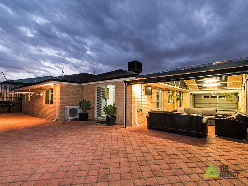 122 Highclere Boulevard, Marangaroo WA 6064
