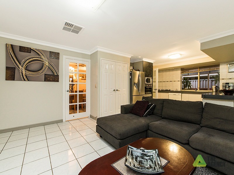 122 Highclere Boulevard, Marangaroo WA 6064