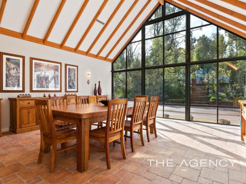 10 Kalari Way, Stoneville WA 6081