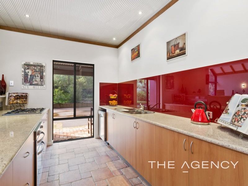 10 Kalari Way, Stoneville WA 6081