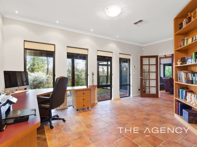 10 Kalari Way, Stoneville WA 6081