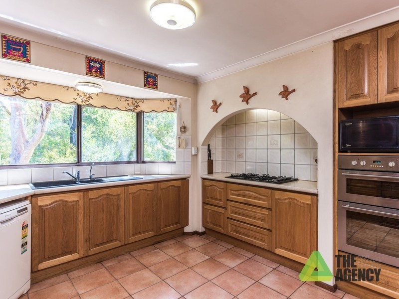 2 Glen Avon Street, Lesmurdie WA 6076