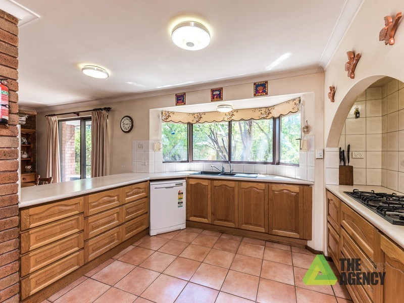 2 Glen Avon Street, Lesmurdie WA 6076