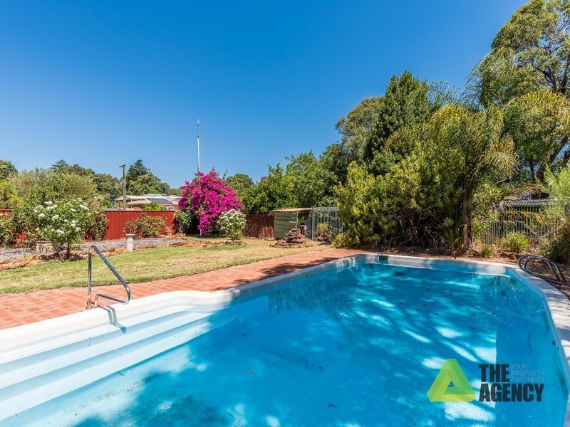 2 Glen Avon Street, Lesmurdie WA 6076