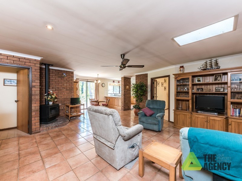 2 Glen Avon Street, Lesmurdie WA 6076