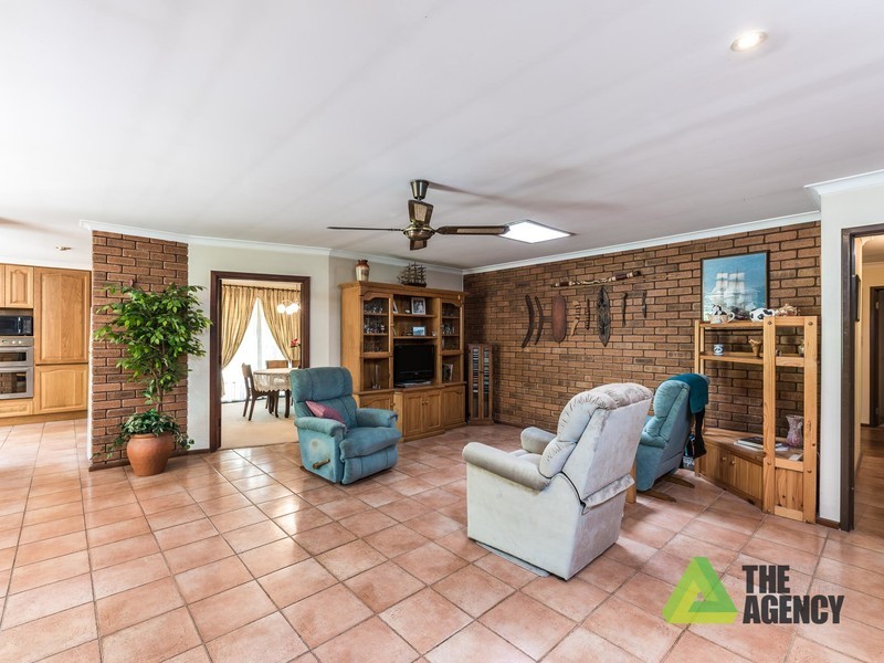 2 Glen Avon Street, Lesmurdie WA 6076