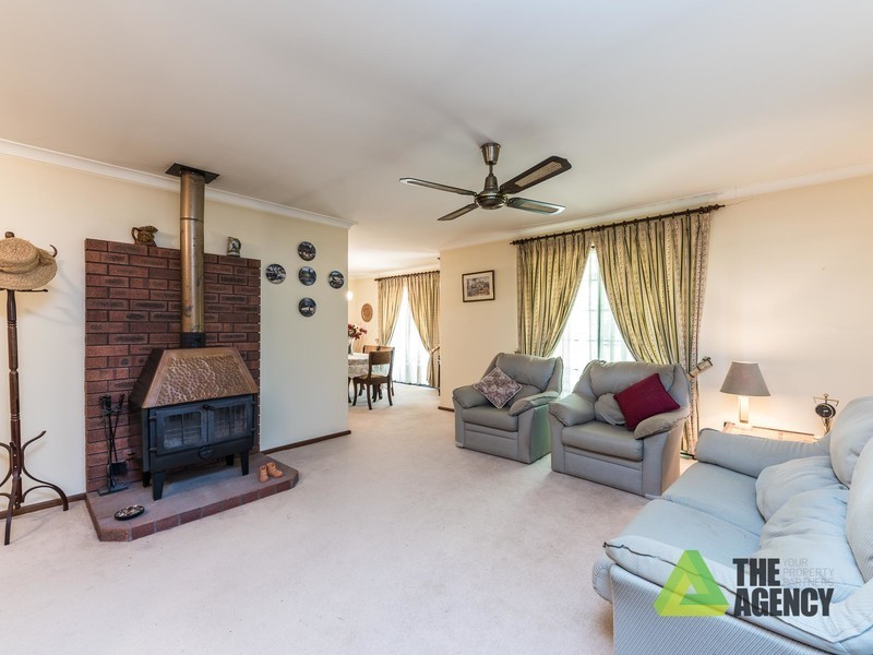 2 Glen Avon Street, Lesmurdie WA 6076