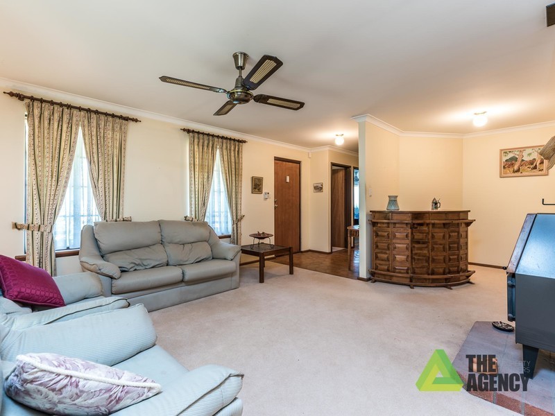 2 Glen Avon Street, Lesmurdie WA 6076