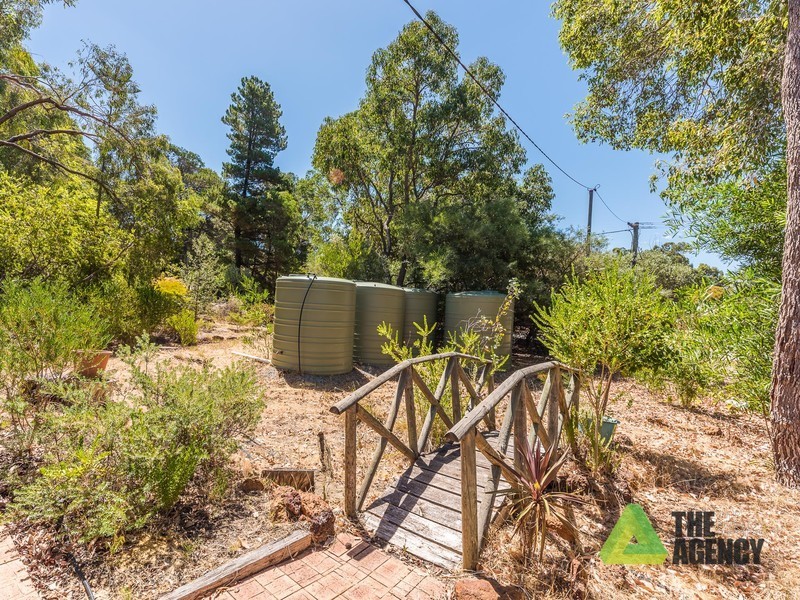 2 Glen Avon Street, Lesmurdie WA 6076