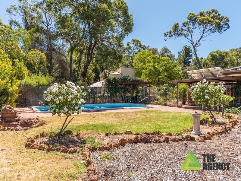 2 Glen Avon Street, Lesmurdie WA 6076