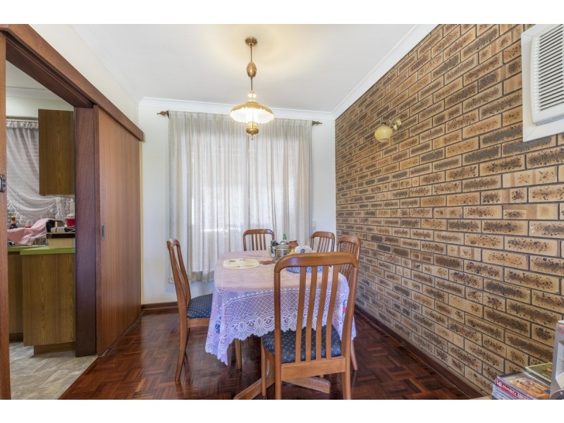 122 Railway Parade, Queens Park WA 6107