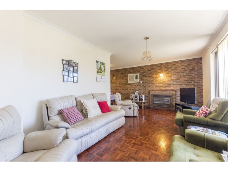 122 Railway Parade, Queens Park WA 6107