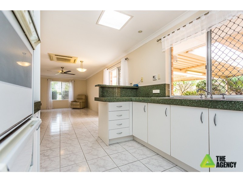 11 Diviney Court, Parkwood WA 6147