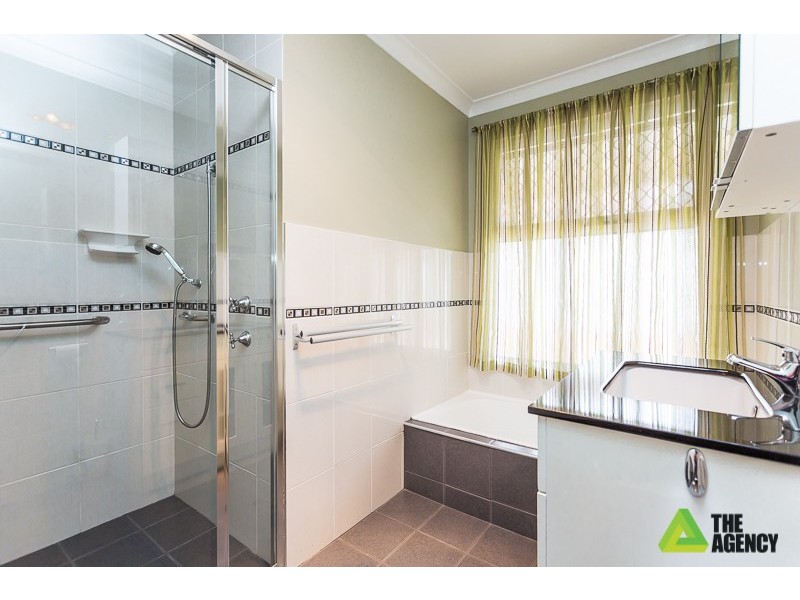 11 Diviney Court, Parkwood WA 6147