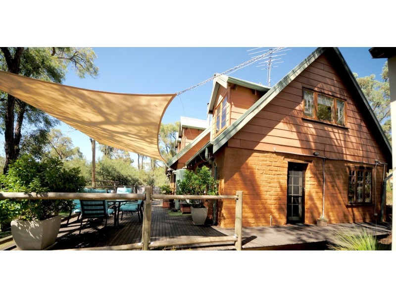 8 Clayden Street, Wooroloo WA 6558