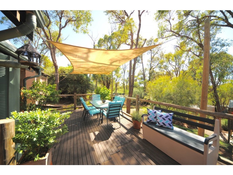 8 Clayden Street, Wooroloo WA 6558