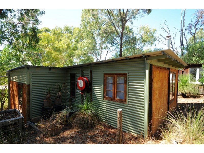 8 Clayden Street, Wooroloo WA 6558