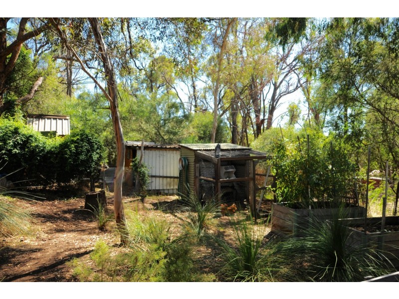 8 Clayden Street, Wooroloo WA 6558