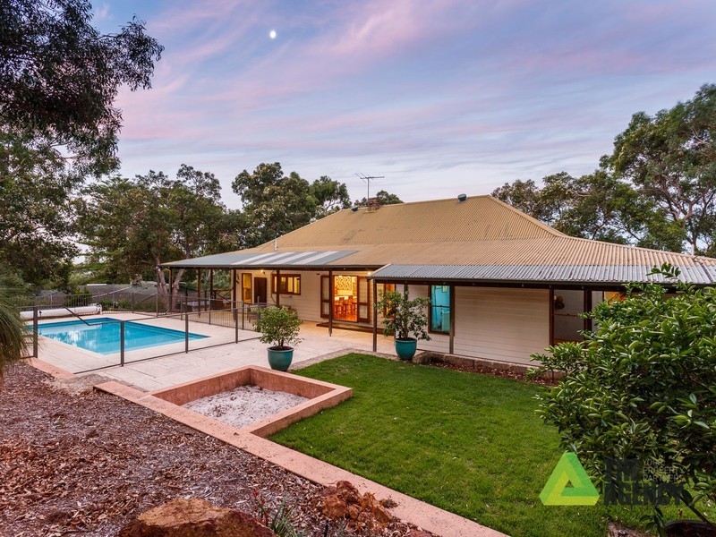 13 Coreen Way, Kalamunda WA 6076