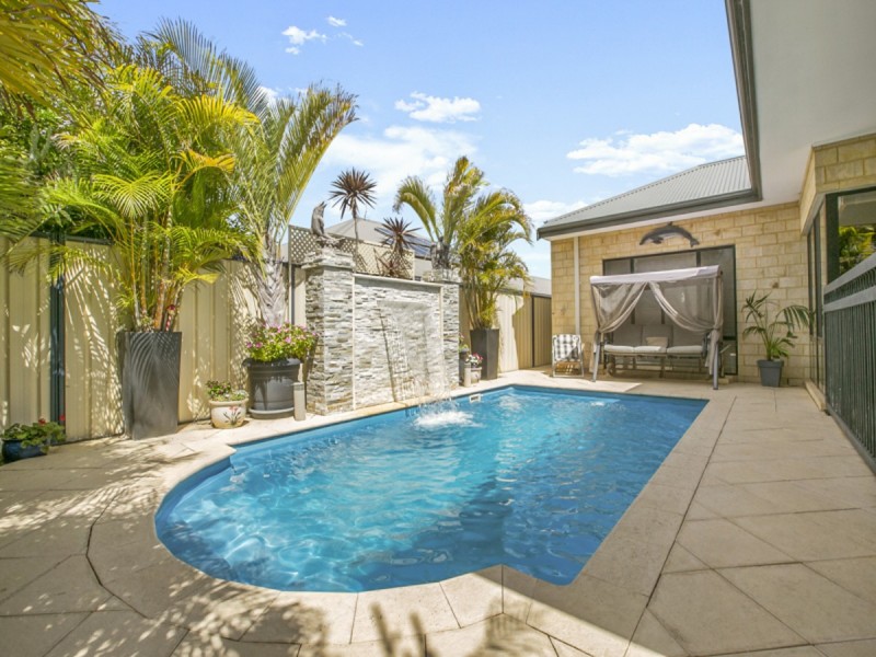 4 Montgomery Drive, Success WA 6164