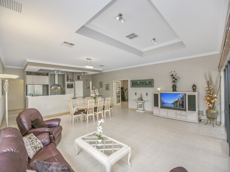 4 Montgomery Drive, Success WA 6164