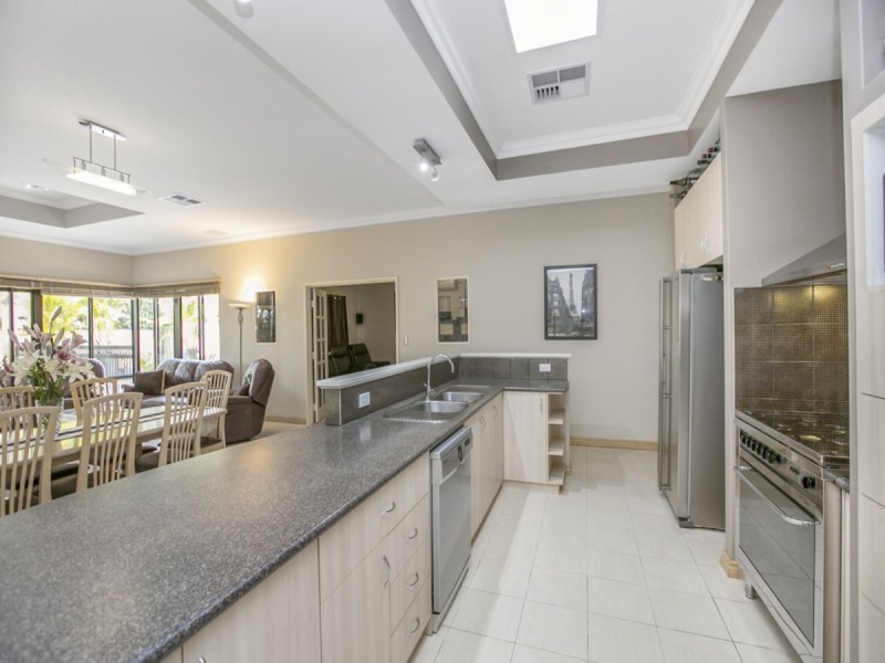 4 Montgomery Drive, Success WA 6164