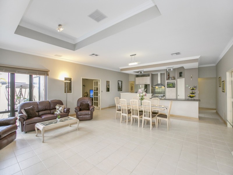 4 Montgomery Drive, Success WA 6164