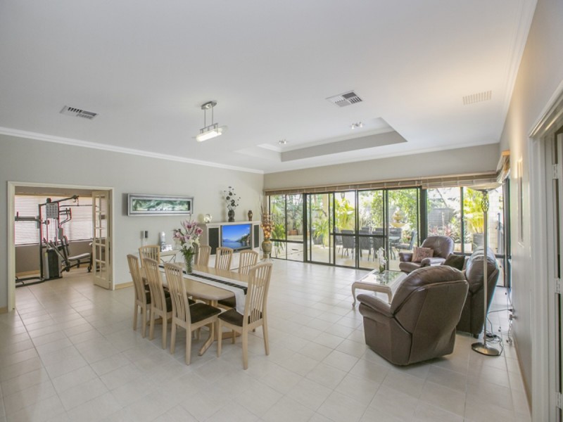 4 Montgomery Drive, Success WA 6164