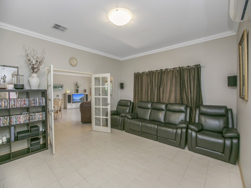 4 Montgomery Drive, Success WA 6164
